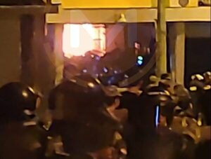 Policía y Fuerzas Armadas ingresan a la penitenciaría de Tacumbú para restablecer el orden · Radio Monumental 1080 AM