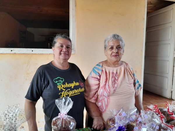 Comité de mujeres hogareñas ofrece deliciosos panes dulces caseros para Navidad
