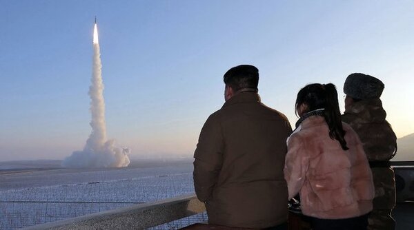 Corea del Norte aumenta tensiones con nuevo misil balístico de largo alcance