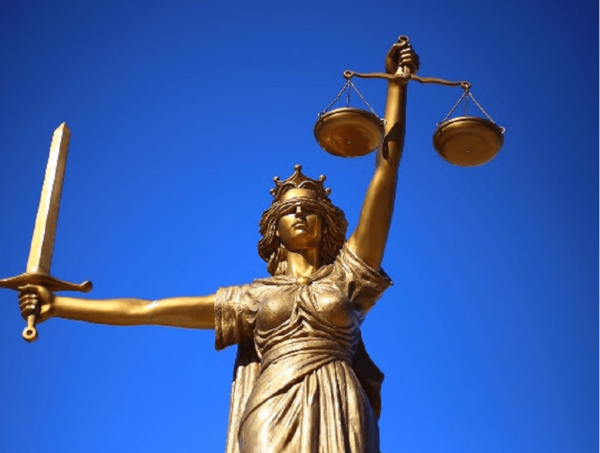 Despojo de casa colonial por una supuesta sentencia judicial falsa sigue en litigio · Radio Monumental 1080 AM