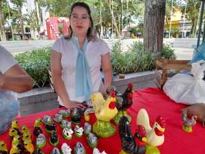 ARTESANOS EXPONEN SUS TRABAJOS EN FERIA PROMOVIDA POR EL MUNICIPIO.