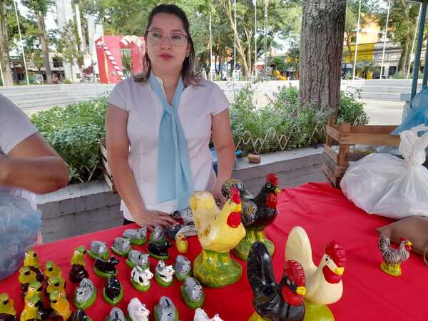 ARTESANOS EXPONEN SUS TRABAJOS EN FERIA PROMOVIDA POR EL MUNICIPIO.