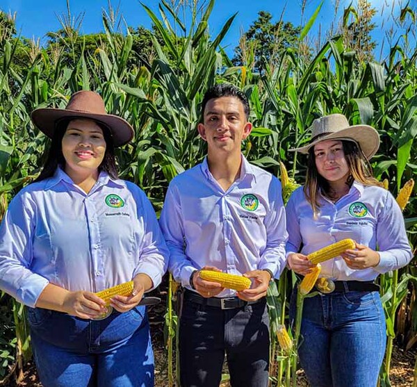 Alumnos de UPE presentan destacados e innovadores proyectos como clausura semestral de Ciencias Agropecuarias | DIARIO PRIMERA PLANA