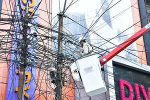 Diario HOY | Retiran nueve cuadras de marañas de cables en el microcentro de Ciudad del Este