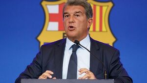 Laporta declara intransferibles a Araujo y Lewandowski