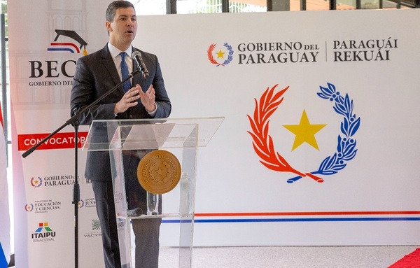 Lanzan convocatoria para adjudicar 5.000 becas universitarias y técnicas