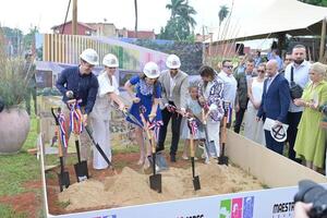 Palada inicial para la construcción del Centro de Bienestar de Niños con Cáncer de la mano de Nadia y Marc Anthony - trece