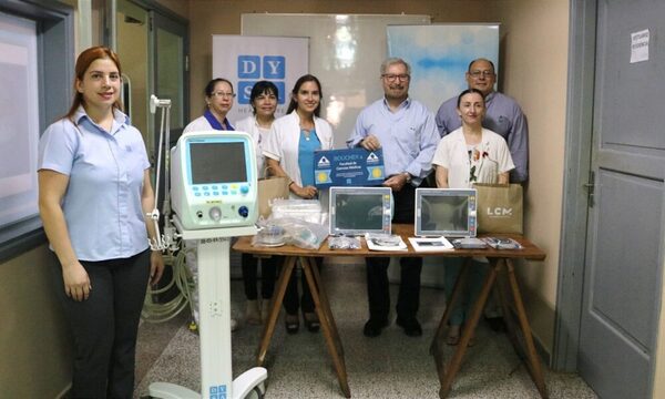 Acto de entrega de donación por la recaudación de entradas de Cadam Motor Show