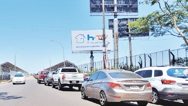 Intenso tráfico rumbo a playas de Brasil