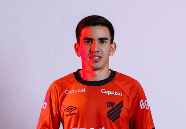 Versus / Romeo Benítez: "Tenía el sueño de jugar en Brasil y ahora es una realidad"
