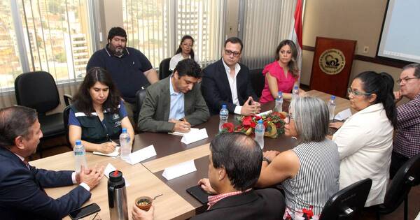 La Nación / Delegación técnica chilena llegó al país para verificar proceso de producción de banana