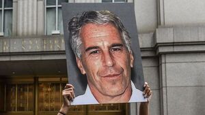Juez ordena publicar nombres de personas asociadas con caso de Epstein