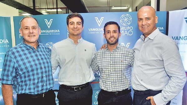 Brindis de presentación de aseguradora