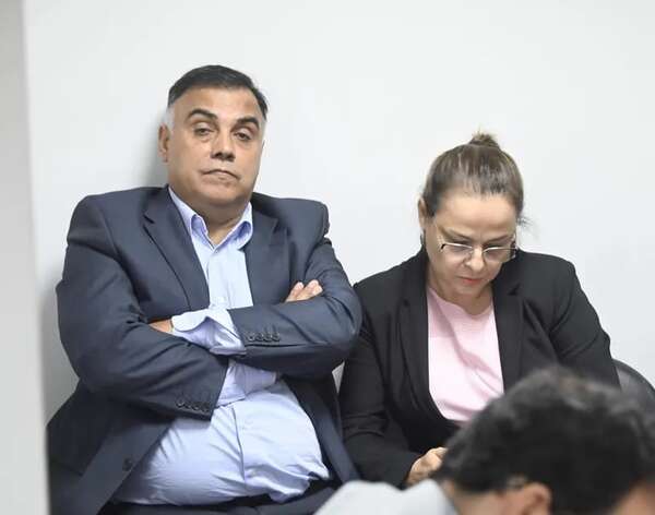 Piden 8 años de cárcel para exfiscal Díaz Verón y 5 años para su esposa - Nacionales - ABC Color