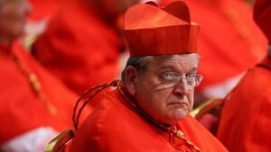 El papa Francisco desaloja del Vaticano y retira el salario al cardenal anti-LGBT, Raymond Burke - Informatepy.com