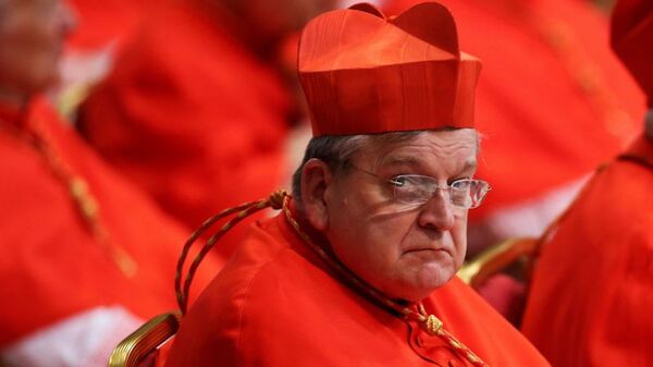 El papa Francisco desaloja del Vaticano y retira el salario al cardenal anti-LGBT, Raymond Burke - Informatepy.com