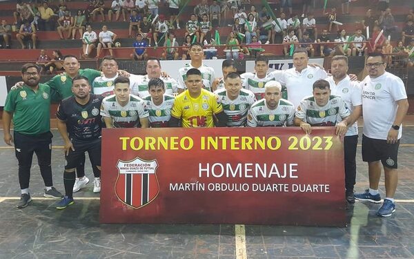 Santa Mónica y Red Blue no se sacan ventaja en primera final