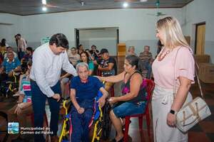 Importante aporte en sillas de ruedas para pacientes vulnerables de Carmen del Pna