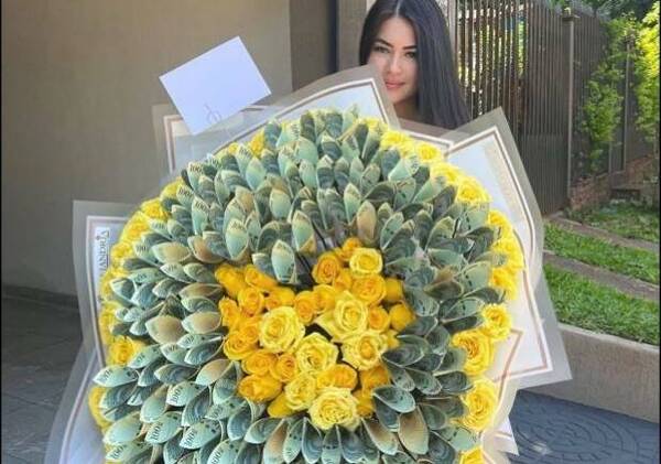Laurys Dyva tiene que pagar impuesto por el ramo que le regalaron