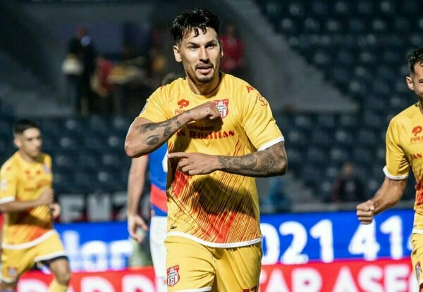 Versus / Hernán Pérez vuelve al fútbol internacional