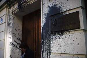 Atacan la embajada de Argentina en Chile - Mundo - ABC Color
