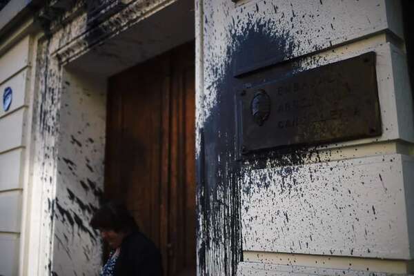 Atacan la embajada de Argentina en Chile - Mundo - ABC Color