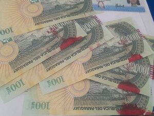 Error técnico en los sensores causó que los cajeros del BNF mancharan los billetes · Radio Monumental 1080 AM