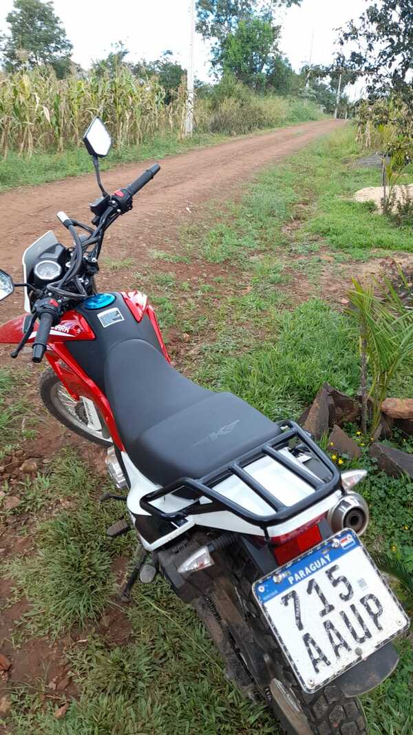 Roban una lujosa motocicleta en el barrio San Pedro de Encarnación