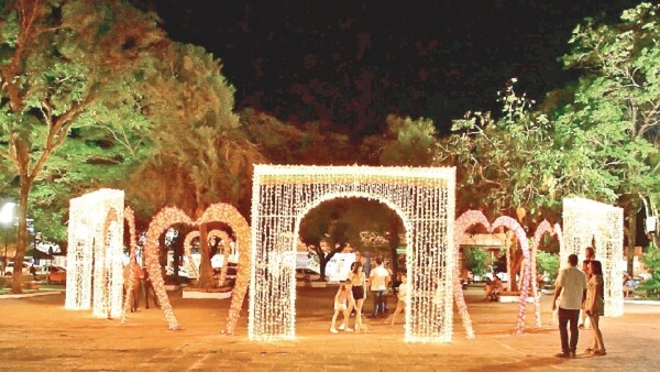 Plaza de San Ignacio, Misiones, estrena su monumento de luces