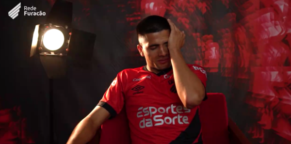 Versus / Mateo Gamarra se emocionó hasta las lágrimas recordando a su padre al llegar a Paranaense