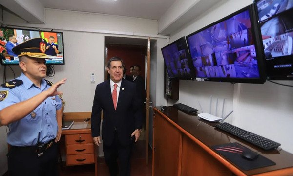 Destacamento policial opera en la ANR con vía judicial tras la quema