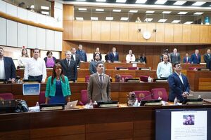 Homenajean a agente Lince que murió durante procedimiento en Tacumbú - ADN Digital