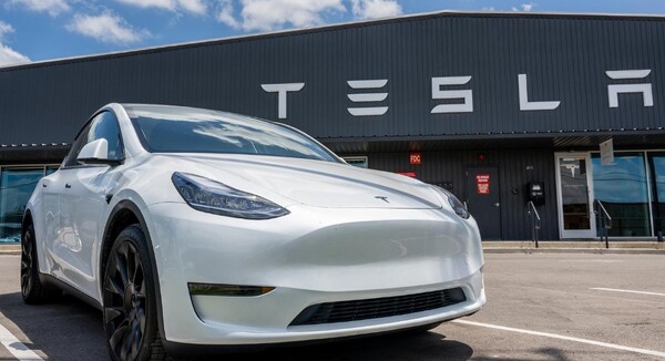 Tesla ofrece a algunos de sus trabajadores en EEUU un aumento salarial del 10% - Revista PLUS