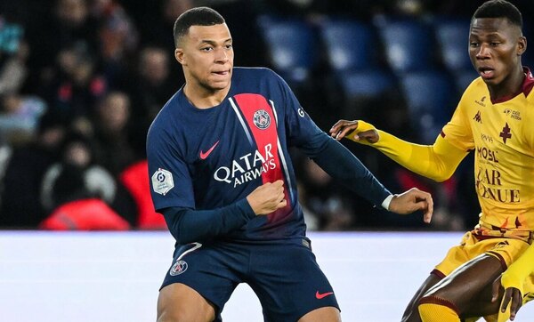 Versus / El PSG despide el 2023 en lo más alto de la Ligue 1 y con un doblete de Mbappé