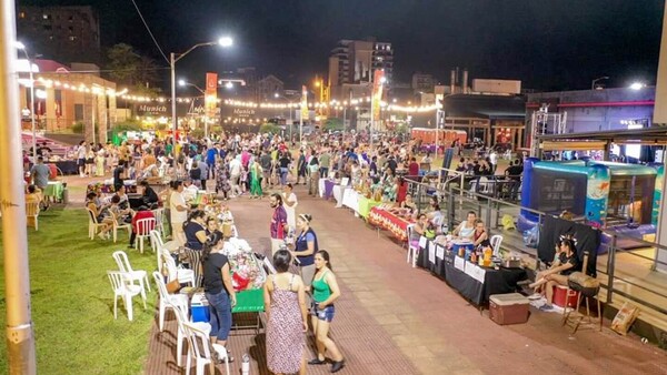 Encarnación estrena con éxito su prometedora Peatonal del Morfi