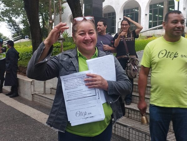 Blanca Ávalos: “Beto Ovelar se burla del pueblo y de la educación pública” · Radio Monumental 1080 AM
