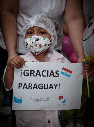 Niño salvadoreño se sometió con éxito a trasplante de médula en el Acosta Ñu - Unicanal