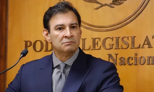Beto Ovelar reconoce error por haber aceptado la contratación de su hijo - Noticiero Paraguay