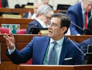 Ahora Ovelar admite que "fue un error" aceptar la contratación de su hijo en Diputados · Radio Monumental 1080 AM