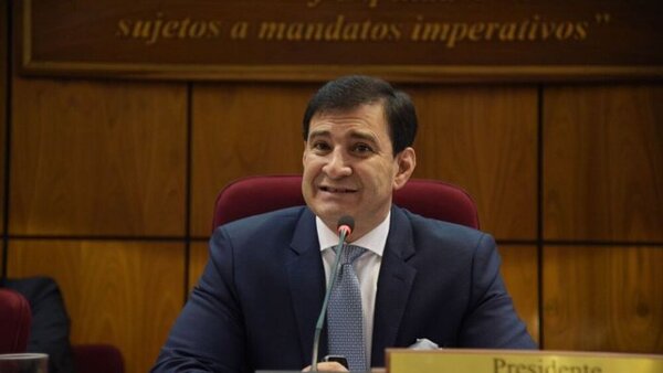 Silvio Ovelar admite “metida de pata” con cargo para su hijo y por hablar de “colegio top”