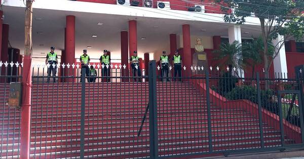 La Nación / Destacamento policial en sede partidaria amplía cobertura de seguridad en zona céntrica