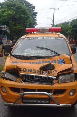 BOMBEROS AMARILLOS SUFREN ACCIDENTE.