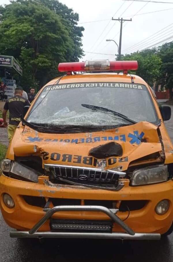 BOMBEROS AMARILLOS SUFREN ACCIDENTE.