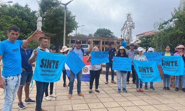 Docentes se manifestaron en Coronel Oviedo para repudiar expresiones de Beto Ovelar