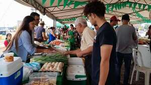 Productores de Itapúa ofrecieron sus productos en la costanera de Encarnación - Nacionales - ABC Color