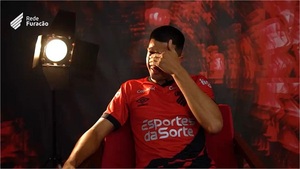 Mateo Gamarra se quiebra y lamenta que su fallecido padre no pudo verlo llegar a Paranaense - Noticias Paraguay