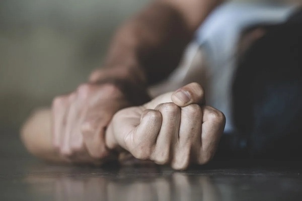 Diario HOY | Joven denunció que su expareja la maltrató y luego la violó