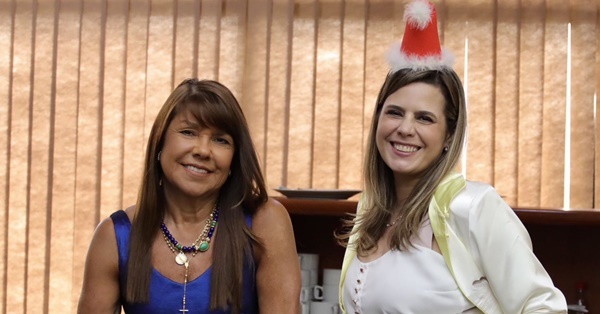 ¡Llegaron las vacaciones! Kattya y Celeste celebran el “último día de clases” - EPA