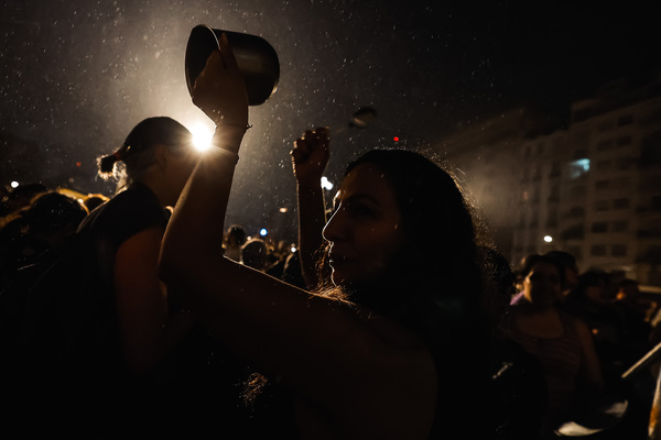 Los 'cacerolazos' volvieron a las calles 22 años después de la peor crisis de Argentina - MarketData