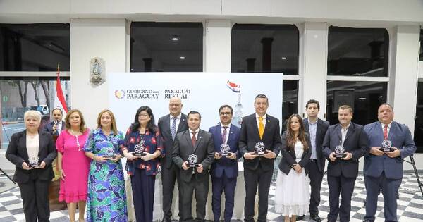 La Nación / Ministerio de Economía reconoce a entidades que benefician a la ciudadanía